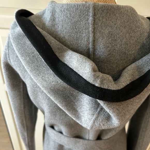 Magaschoni Grey Double-Faced Wool Wrap Coat with Hood & Black Trim Size Medium - Picture 5 of 8